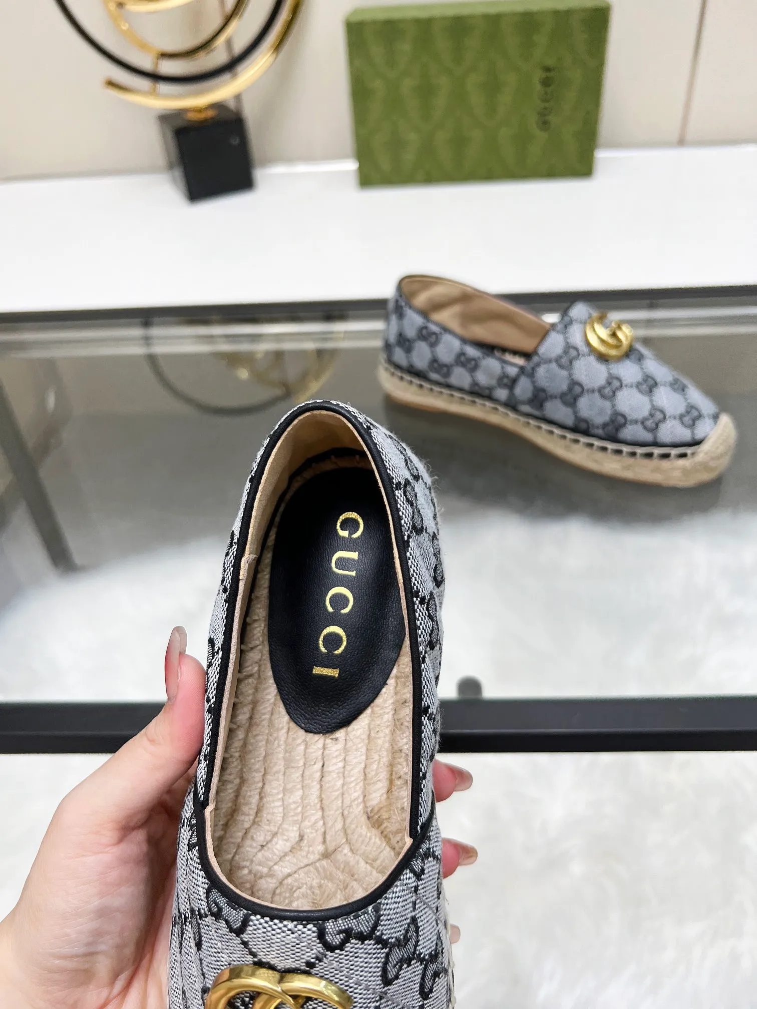 👟👟Ex-factory price 380👟👟 2024 new color early spring Gucci 🗽🗽Gucci classic logo logo canvas fisherman shoes, espadrilles made of double G imported fabric. The color of the brand's double G letter cross-woven pattern will be reinterpreted every season, and the charm of the collection elements will be interpreted through more fresh and eye-catching materials and designs. •Pink, dozens of colors, choose as you like, choose as you like •Women’s style •Number of sizes 35-42